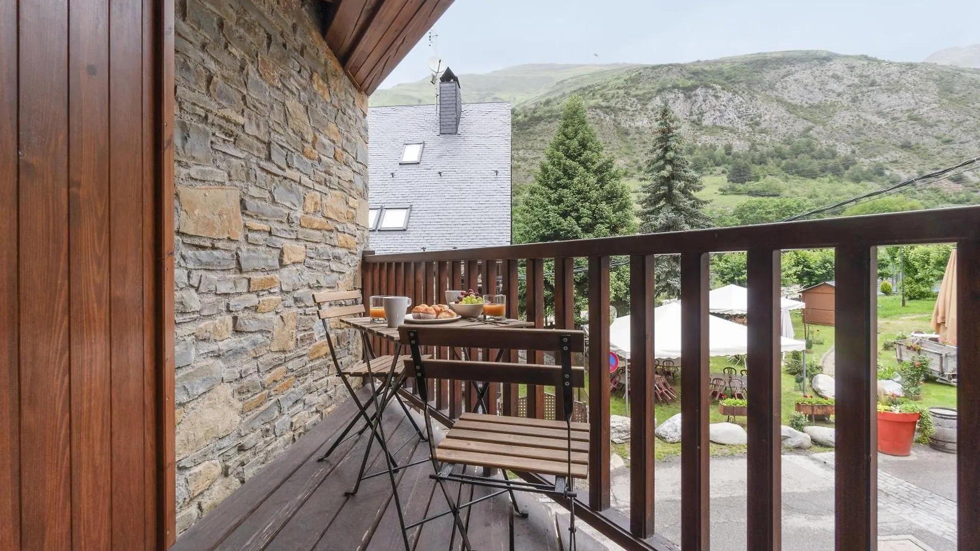 Luderna - Apartamento Con Terraza Rouche Arties Apartment