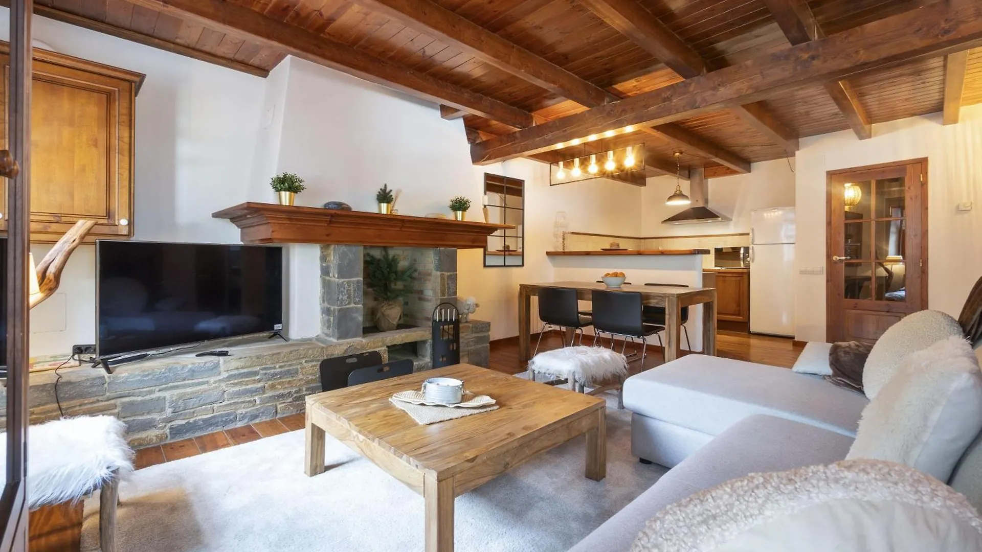 Luderna - Apartamento Con Terraza Rouche Arties Apartment