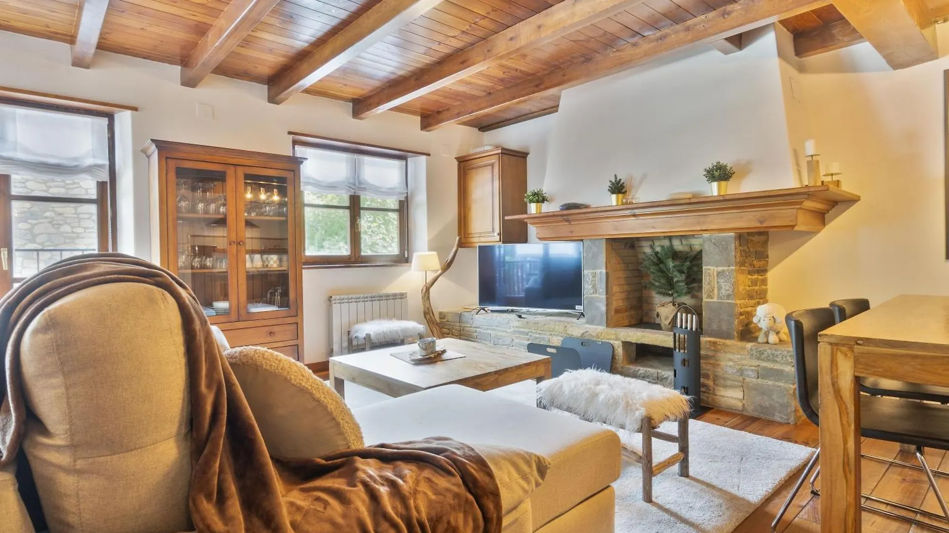 Luderna - Apartamento Con Terraza Rouche Arties